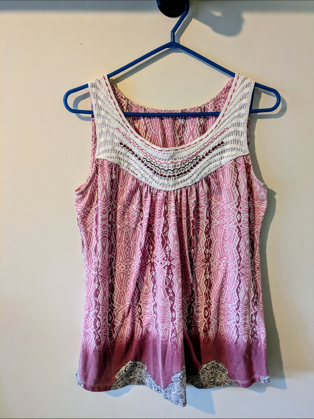 Women's Ombre Pink Embroidered Sleeveless Top Sz M